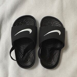 New Nike Black Toddler Slide Sandals with White Swoosh and Heel Strap
